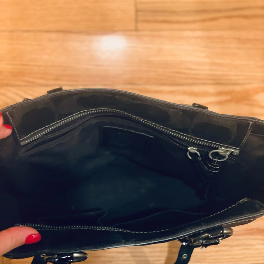 Designer Coach Tote Handbag. Black Color - Picture 4 of 4